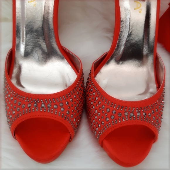 LILIANA Open Toe Ankle Strap Heels - Picture 6 of 8